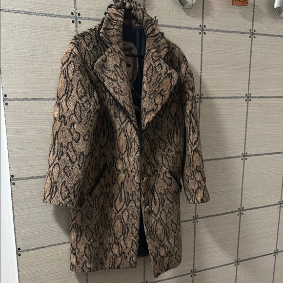 Leopard Print Women's Coat with runway lining - Picture 1 of 3